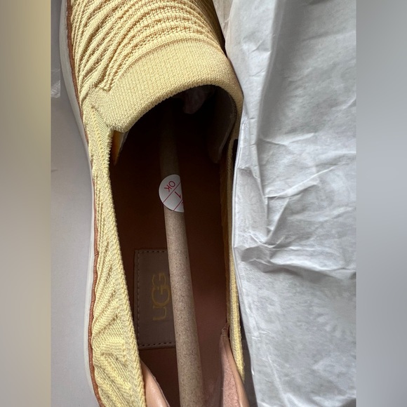 Ugg Sammy wavy sneakers size 10 - Picture 2 of 4